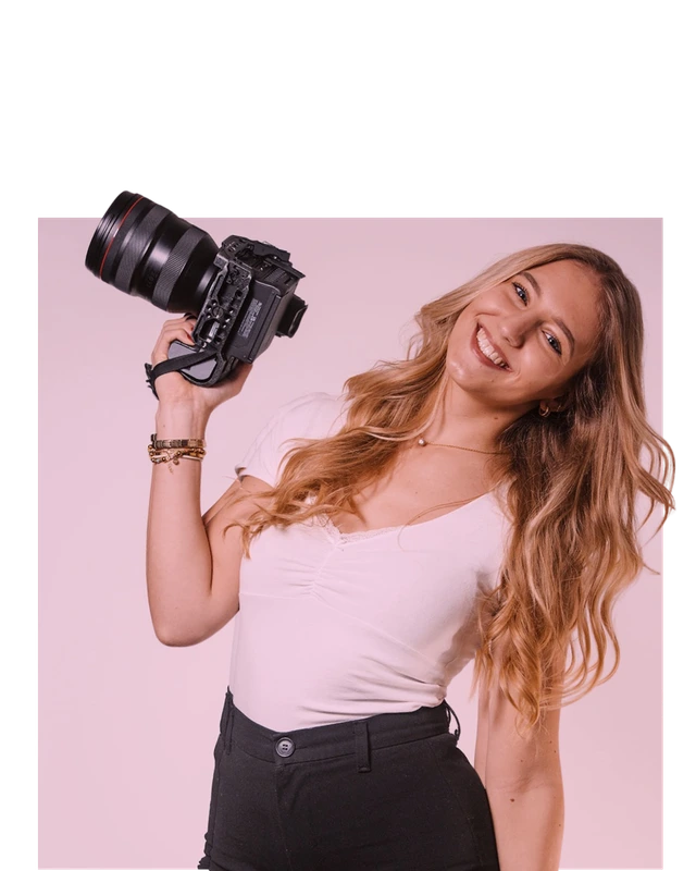 Sophia Maus mit ihrer Kamera